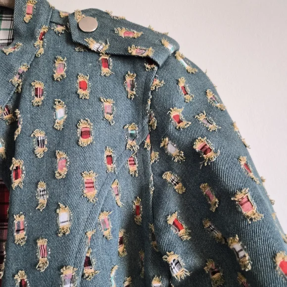 Stylish Blue Jacket with Patterned Design - Picture 3 of 7